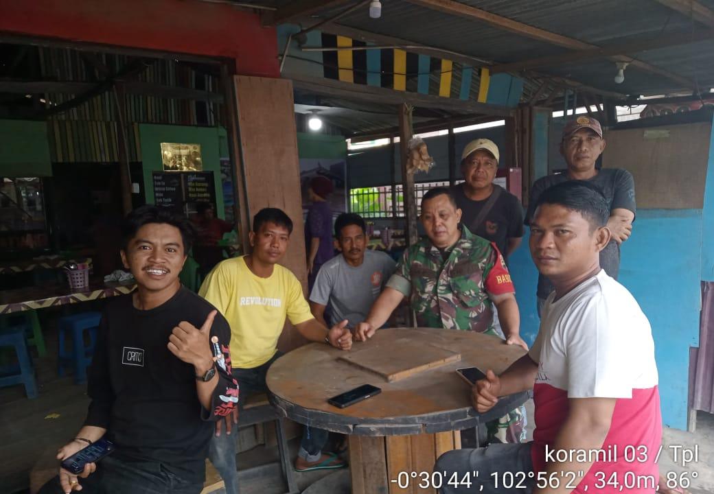 Komsos Dengan Tokoh Pemuda Desa Binaan Babinsa 03/Tpl Himbau Jauhi Narkoba dan Kenakalan Remaja