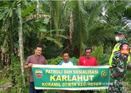Babinsa Koramil 07/Reteh Sosialisasikan Bahaya Karhutla di Wilayah Binaan