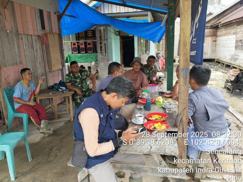 Komsos Babinsa Koramil 09/Kemuning: Meningkatkan Rasa Kepedulian Antar Sesama Masyarakat