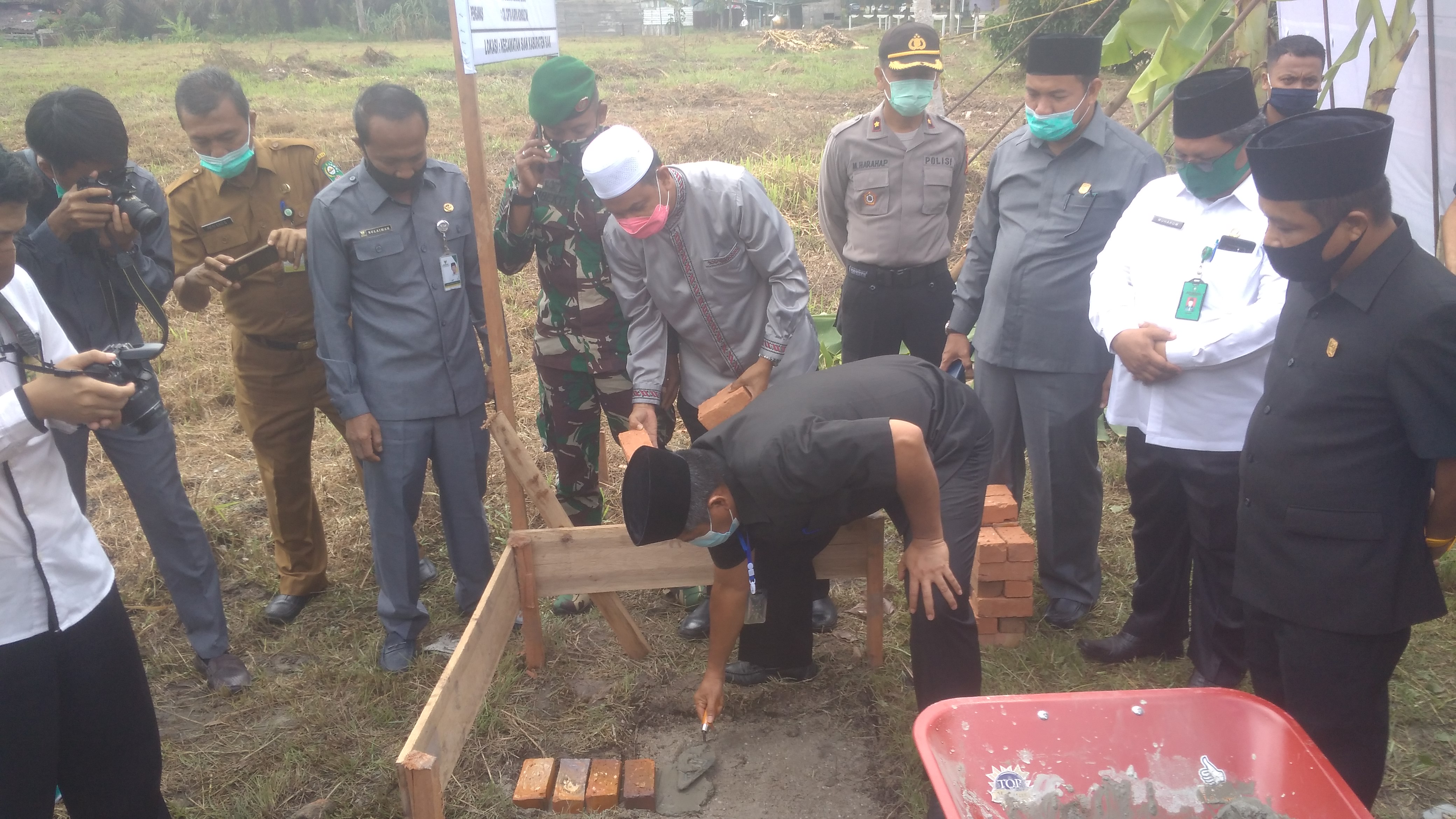 Alfedri Meletakan Batu Pertama Pembangunan Ponpes Hadist Sultan Yahya
