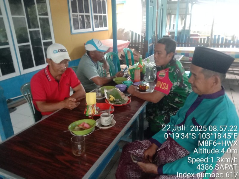 Babinsa Koramil 04/Kuindra: Komsos sebagai Bentuk Kepedulian terhadap Masyarakat