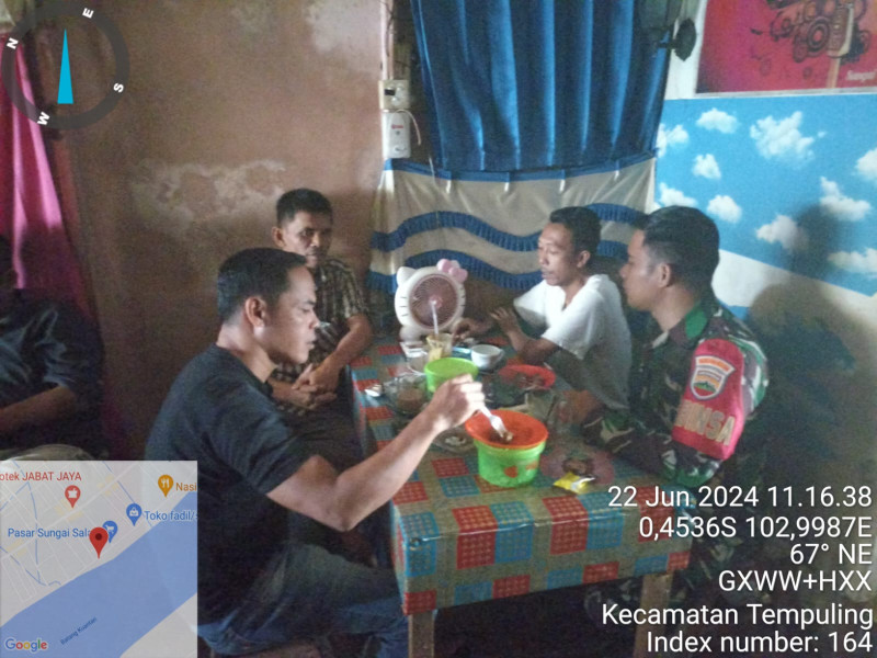 Monitoring Wilayah Desa Binaan, Babinsa Koramil 03/Tpl Aktif Komsos Dengan Warga