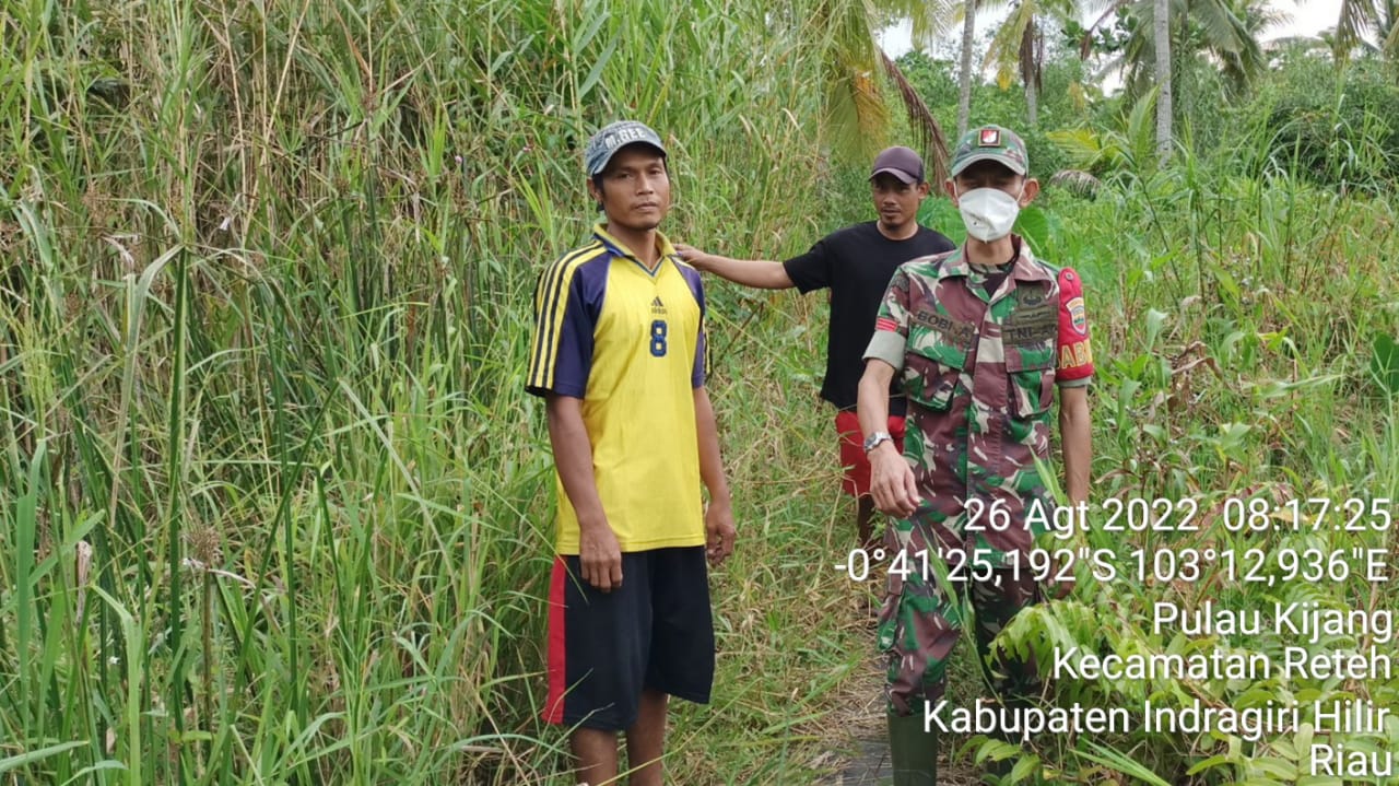 Babinsa Koramil 07/Reteh Lakukan Pencegahan Terhadap Karhutla