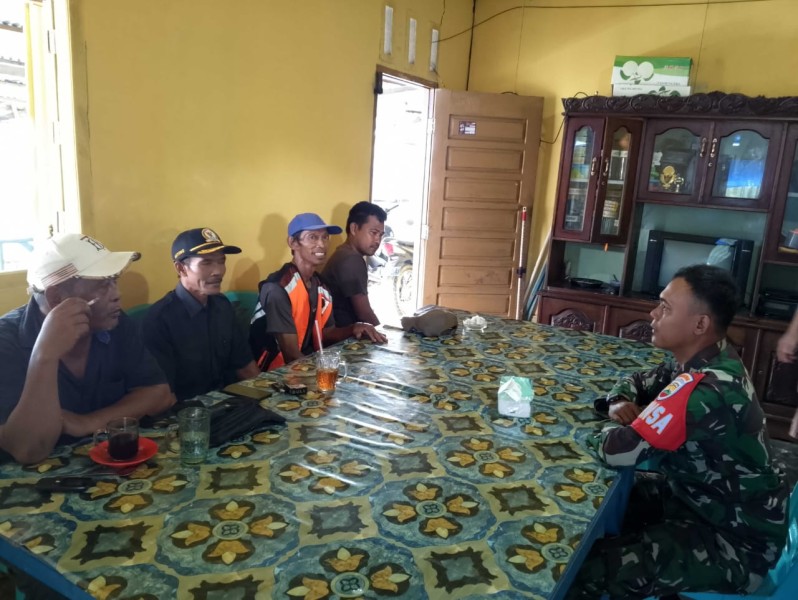 Babinsa Koramil 03/Tpl Jalin Silaturahmi dengan Tokoh Masyarakat Desa Rumbai Jaya