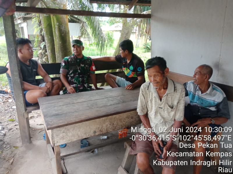 Komsos Babinsa 03/Tpl Bersama Dengan Tomas Dan Toda Rencanakan Gotong-royong di Wilayah Binaan