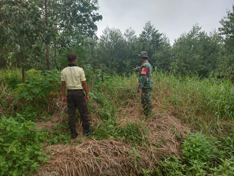 Kopda Chandra Manto Rutin Laksanakan Patroli di Lahan Terbuka Dan Semak Belukar Di Wilayah Rawan Karlahut