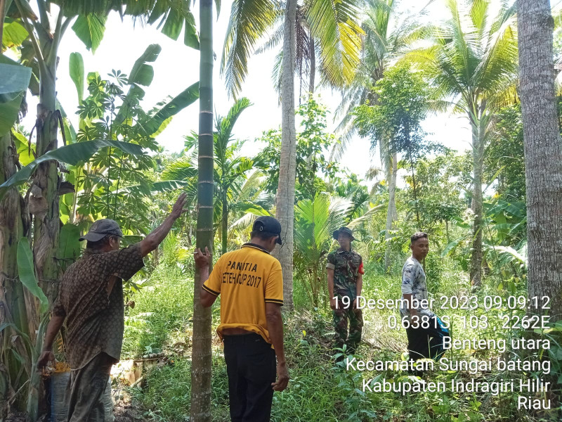 Kepedulian Babinsa Koramil 07/Reteh Terhadap Karhutla Terus Dilakukan Di Wilayah Binaan
