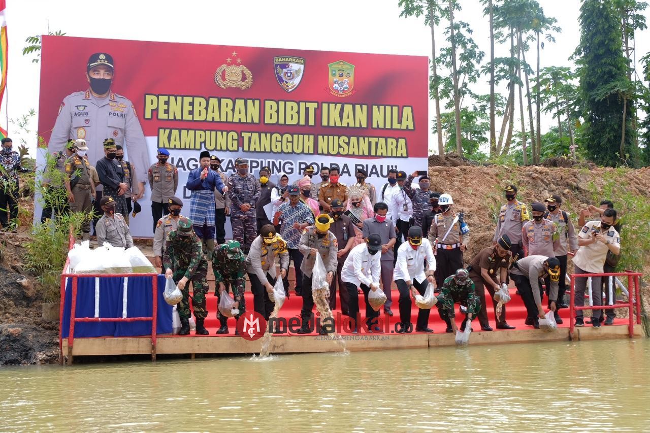 Kabaharkam Apresiasi Keberhasilan Program Jaga Kampung Polda Riau