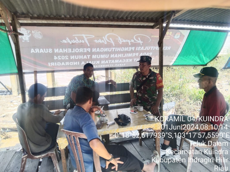 Babinsa Koramil 04/Kuindra Jalin Keakraban Dengan Masyarakat Melalui Komsos