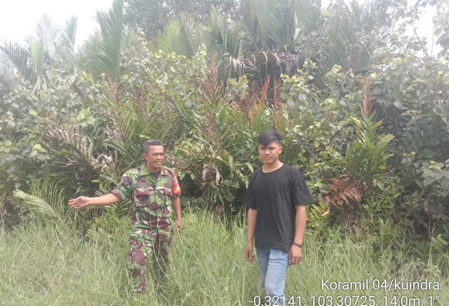 Babinsa Koramil 04/Kuindra Mengingatkan Warga Untuk Terus Menjaga Lingkungan