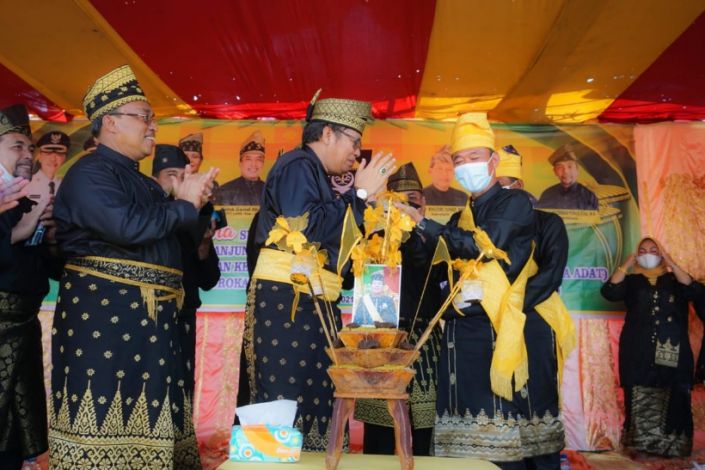 Bupati dan Wabup Rohil Sandang Gelar Datuk Setia Adat