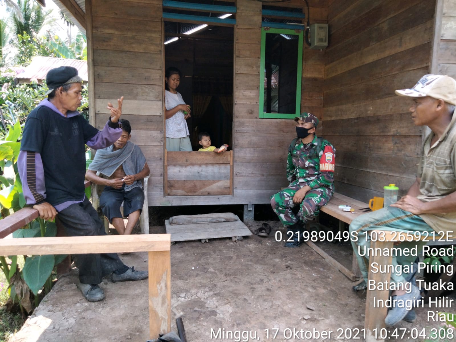 Komsos dengan Masyarakat, Babinsa Koramil 12/Batang Tuaka Sampaikan Tentang ini