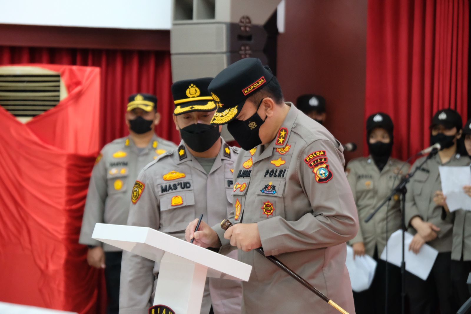 Pimpin Serah Terima Jabatan, Kapolda Riau Irjen Moh Iqbal Tekankan Jaga Marwah Kepolisian