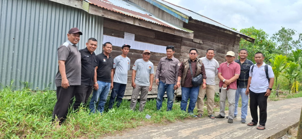 PKD Kelurahan Teluk Pinang Monitoring Pengawasan Penempelan Daftar Pemilih Sementara di Setiap TPS