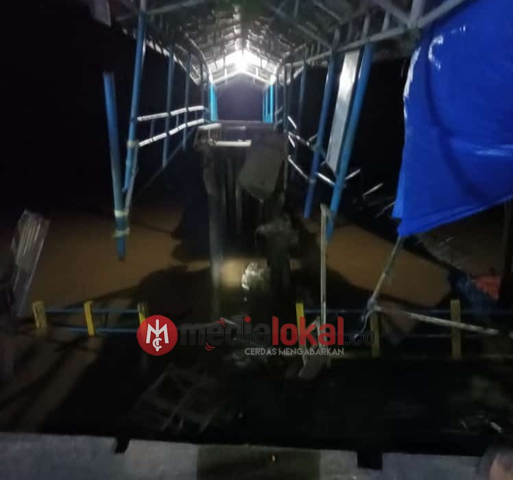 Tanah Longsor Landa Desa Teluk Dalam, Rumah Warga Ambruk