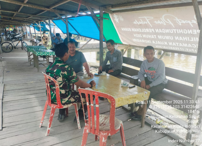 Ciptakan Kenyamanan Lingkungan, Babinsa Koramil 04/Kuindra Ajak Masyarakat Untuk Jaga Keamanan Desa