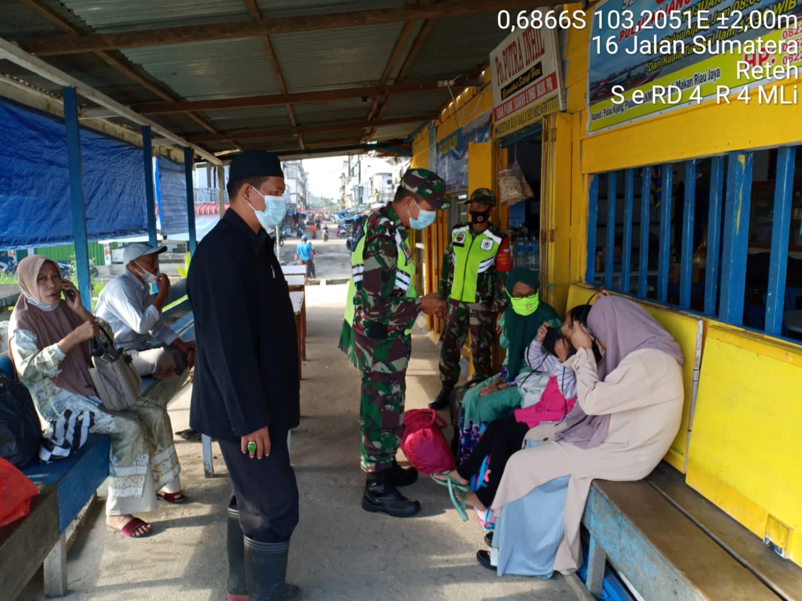 Babinsa Pulau Kijang Ajak Pemuda dan Warga Berperan Tegakkan Prokes Covid-19