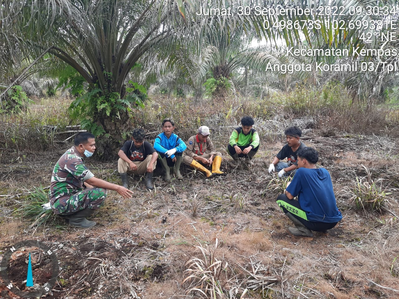 Akrab dan Dekat Dengan Warga Tujuan Babinsa 03/Tpl Lakukan Komsos