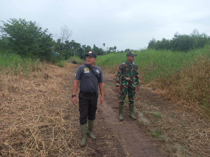 Patroli Karlahut Babinsa Koramil 05/Gas: Mencegah Kebakaran Hutan