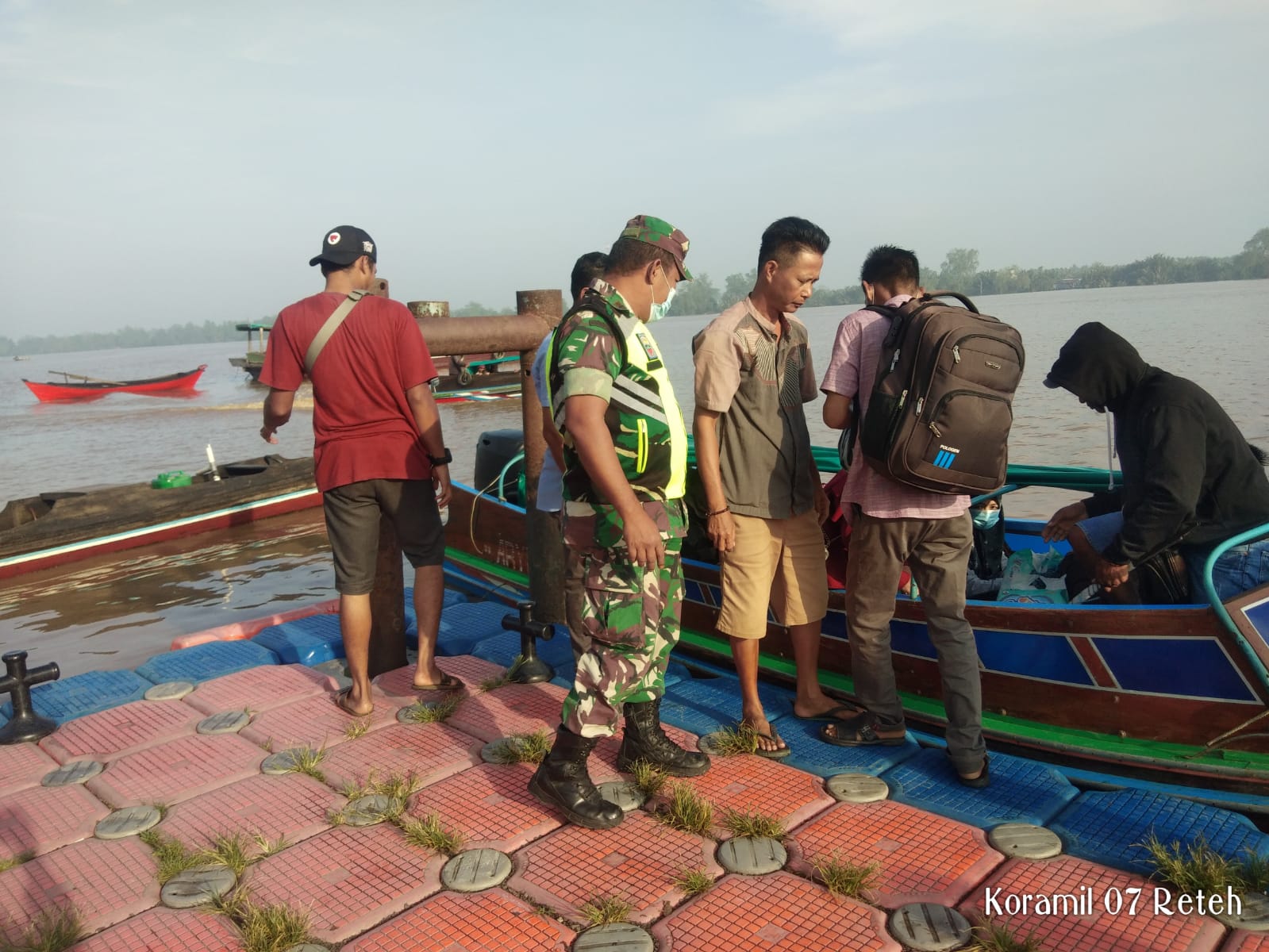 Patuhi Prokes Yang Dilakukan Oleh Babinsa Koramil 07/Reteh Guna Cegah Covid-19