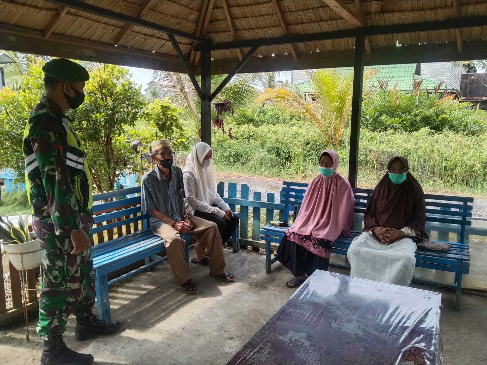 Disetiap Tempat, Babinsa Koramil 04/Kuindra Rutin Tegakkan Protkes