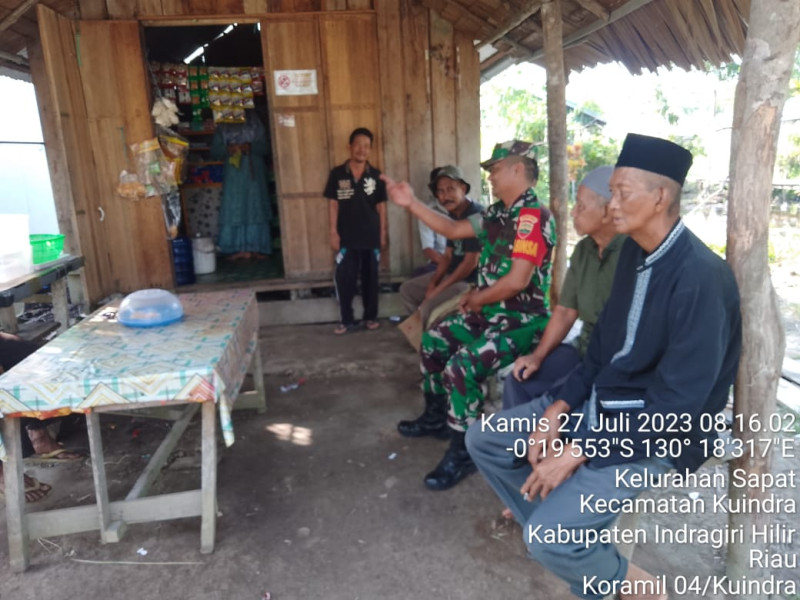 Demi Menjaga Keamanan, Babinsa Koramil 04/Kuindra Sampaikan Agar Saling Tolong Menolong Antar Sesama