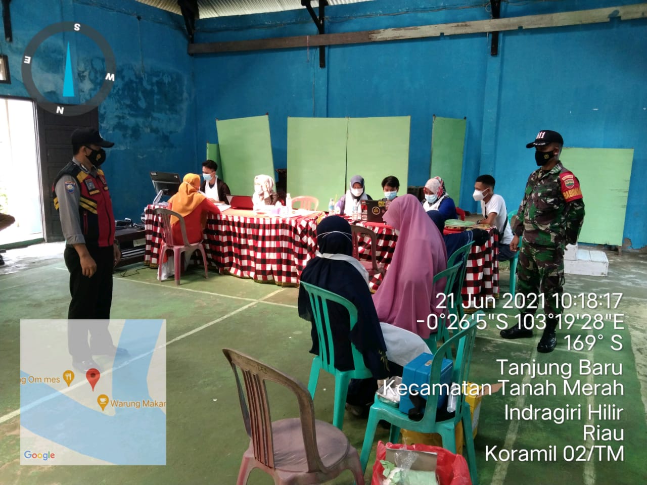 Babinsa 02/Tanah Merah Dampingi Penyuntikan Vaksin di Tanjung Baru