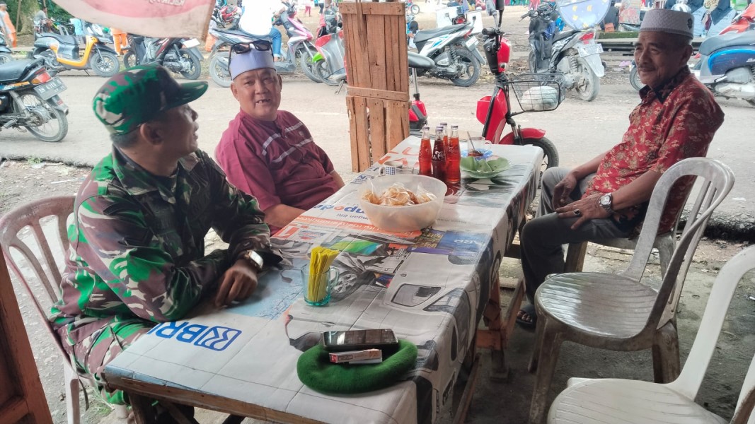 Serda Denny S, Babinsa Koramil 03/Tempuling, Sambangi Warga Binaan, Jalin Silaturahmi dan Kuatkan Hubungan