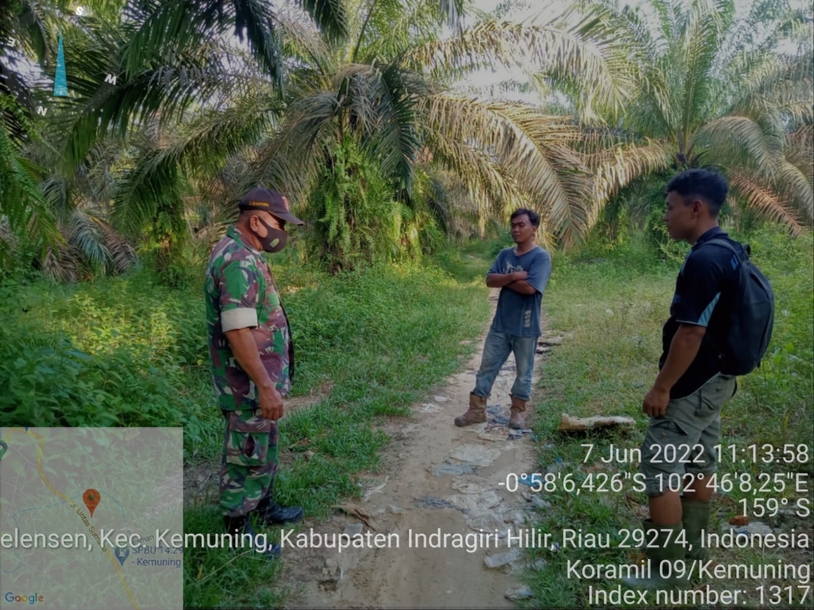 Sertu Sembiring Lakukan Kegiatan Patroli Karhutla dan Sosialisasi di Wilayah Kelurahan Selensen