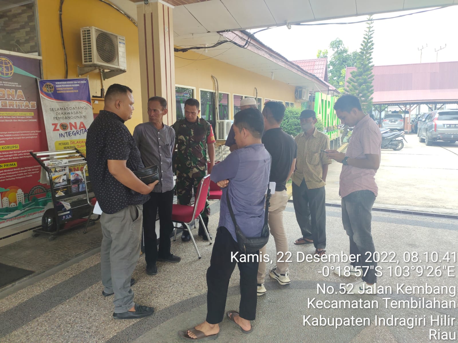 Babinsa Koramil 09/Kemuning Dampingi Permasalahan Lahan