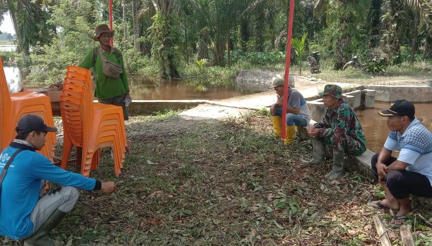 Bahas Han Pangan, Danramil 03/Tpl Komsos Bersama Poktan di Wilayah Binaan