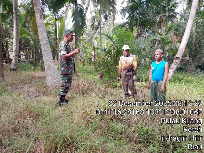 Babinsa Koramil 07/Reteh; Patroli Tapal Batas Berhasil Jaga Keamanan Wilayah