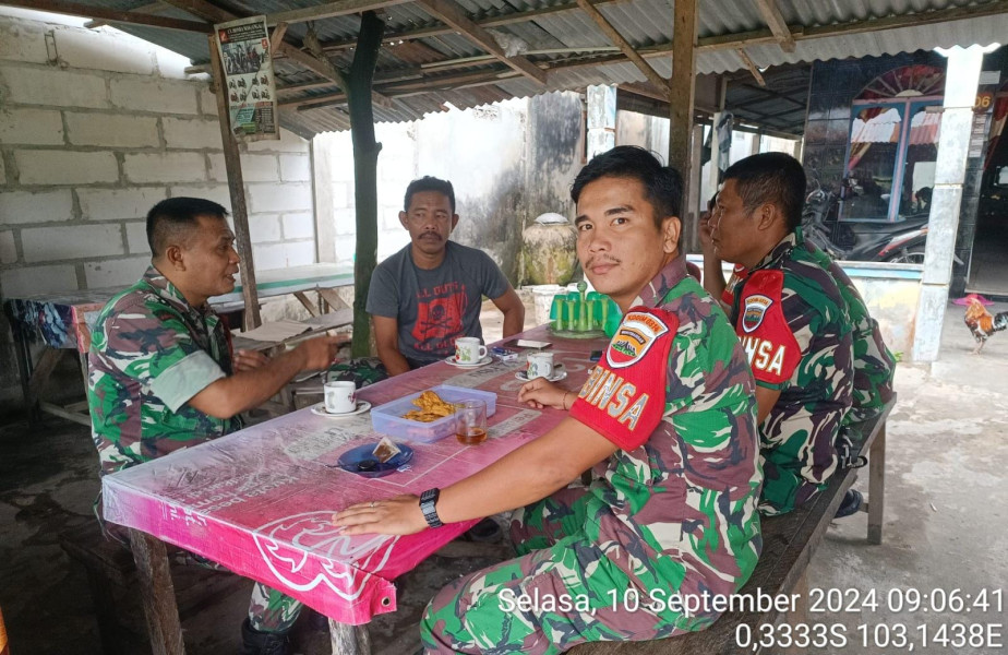 Komsos Dan Jaga Kekompakan Bati Tuud dan Danpos Koramil 03/Tpl Berikan Arahan Kepada Anggota Babinsa