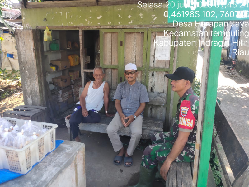 Komsos Dengan Ketua RT Babinsa Koramil 03/Tpl Kopda Zai, Himbau Kamtibmas