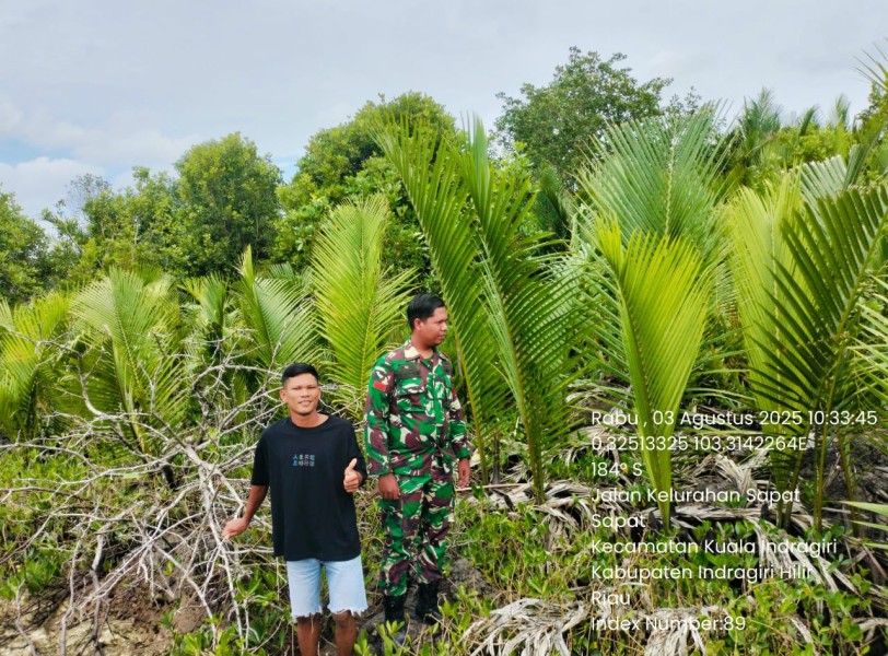 Patroli Karhutla: Babinsa Koramil 04/Kuindra Jaga Keamanan Lingkungan