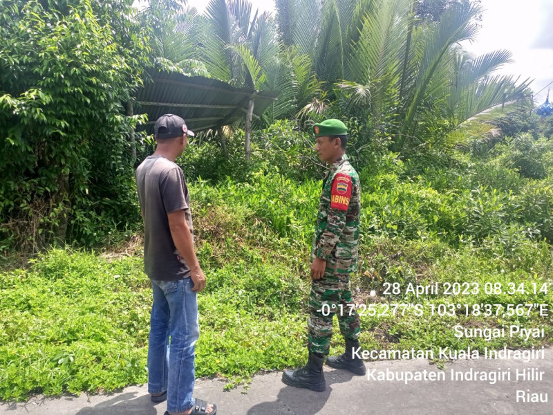 Babinsa Koramil 04/Kuindra Lakukan Pencegahan Terkait Karhutla