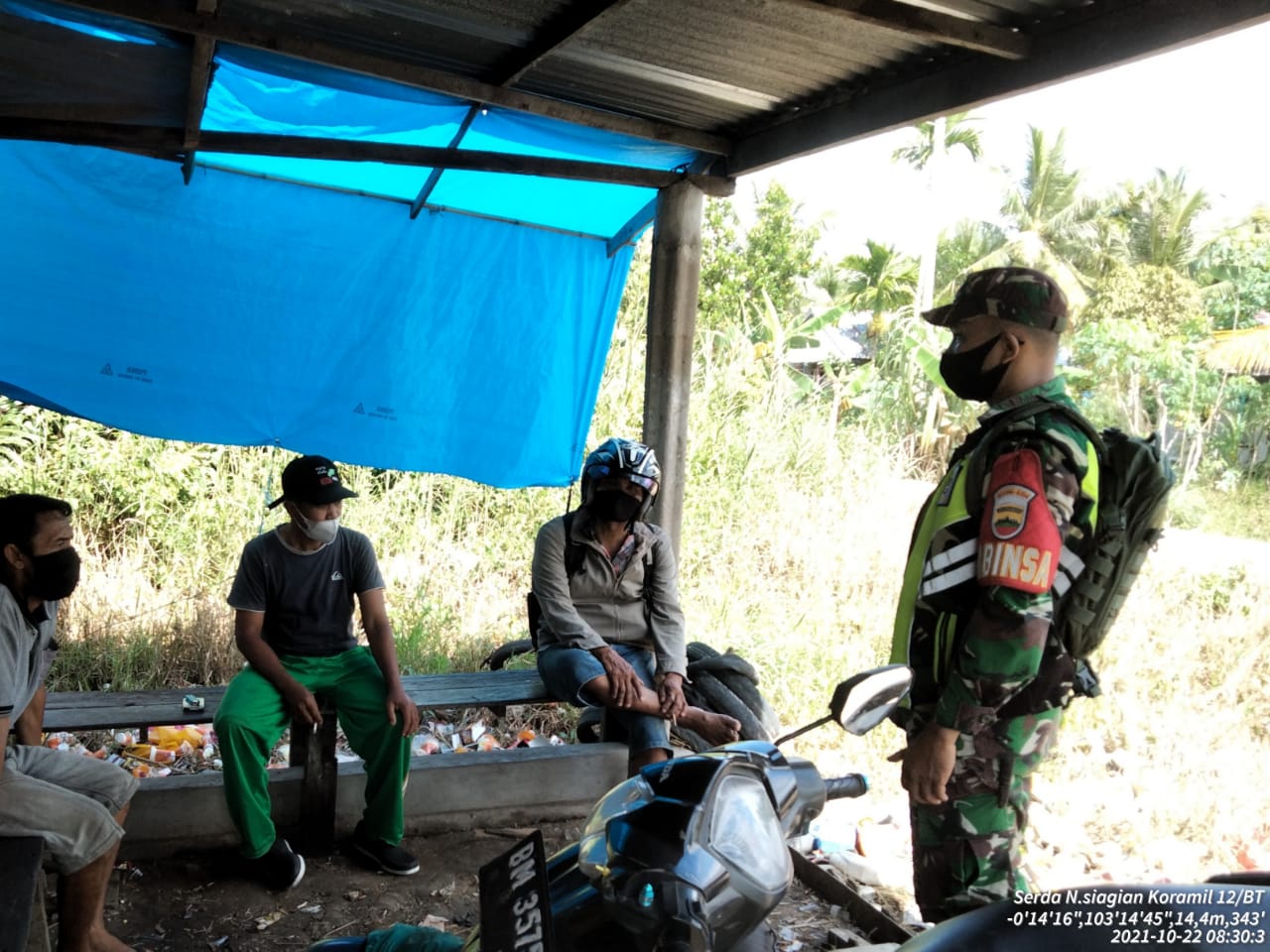 Babinsa Koramil 12/Batang Tuaka Serda Nasir Siagian Sosialisasi Protokes kepada Masyarakat