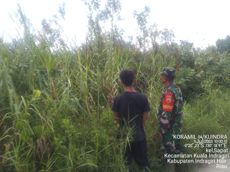 Babinsa Koramil 04/Kuindra Terus Cegah Kebakaran di Wilayah Hutan dan Lahan Warga