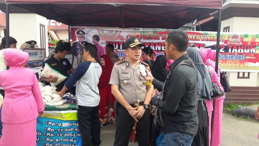 Sempena Hut Bhayangkara ke 72, Polres Inhil Taja Pasar Murah 