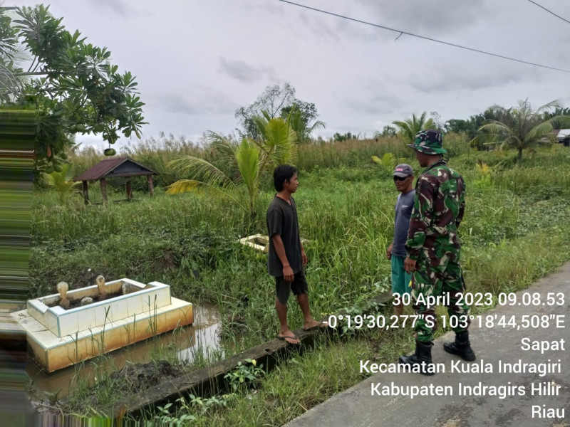 Babinsa Koramil 04/Kuindra Cegah Kebakaran Hutan dan Lahan Melalui Patroli dan Sosialisasi