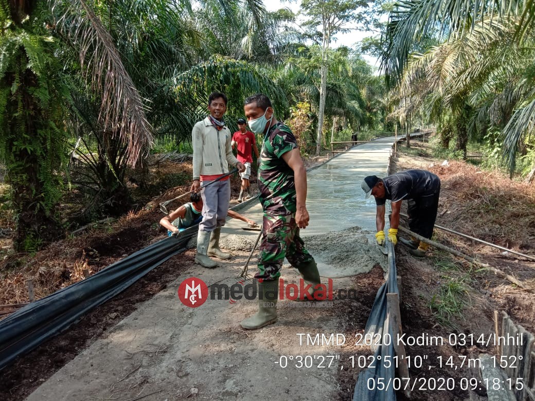Bersama Masyarakat, Kodim 0314/Inhil Gelar TMMD Imbangan Tahun 2020 Membangun Jalan