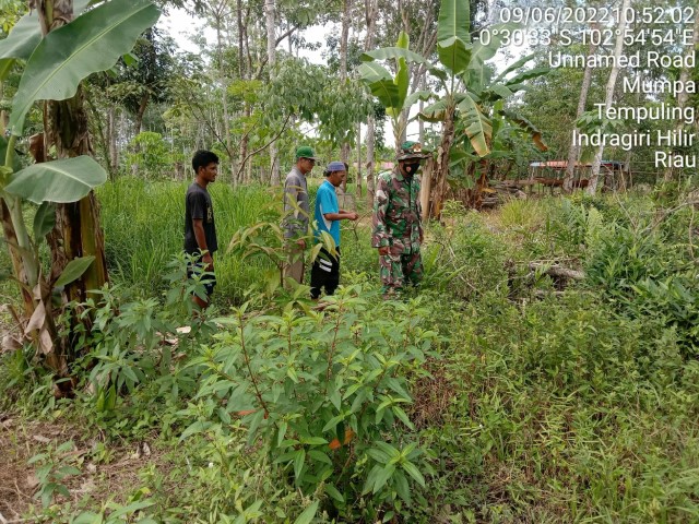 Bersama MPA, Babinsa Koramil 03/Tempuling Laksanakan Patroli Karhutla