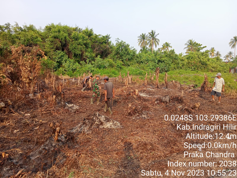 Babinsa 05/Gas Praka Chandra Winata Lakukan Patroli Karlahut Di Desa Binaan