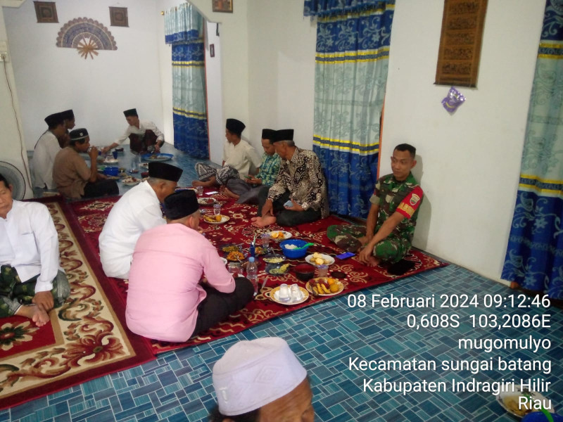 Melalui Komsos, Koramil 07/Reteh Himbau Warga Untuk Jaga Kebersihan Lingkungan Setempat