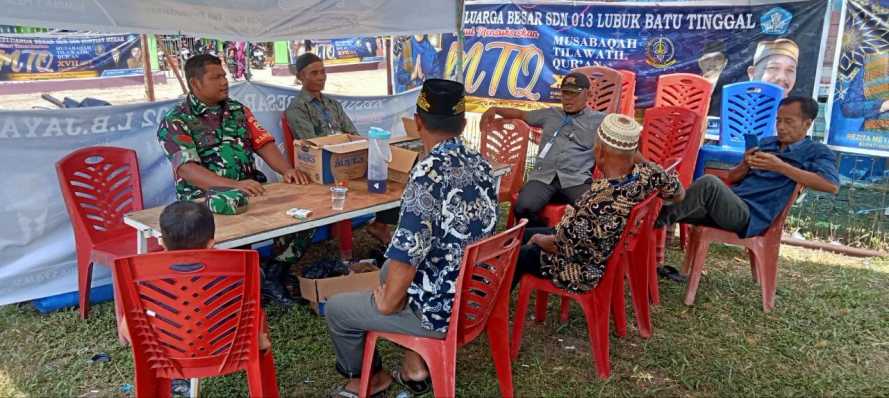 Komsos Babinsa, Ingatkan Warga Waspada Bencana Banjir Dimusim Hujan