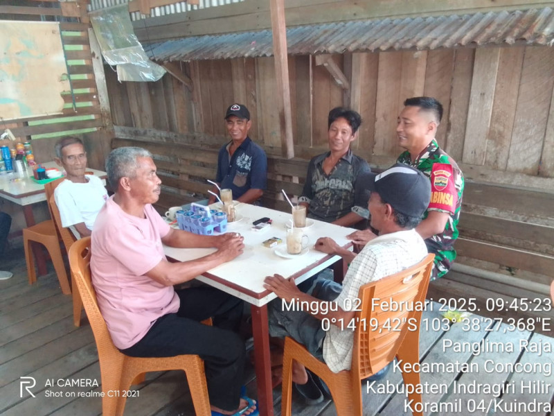 Komsos Babinsa Koramil 04/Kuindra: Meningkatkan Kesadaran Masyarakat akan Pentingnya Keamanan dan Keteriban