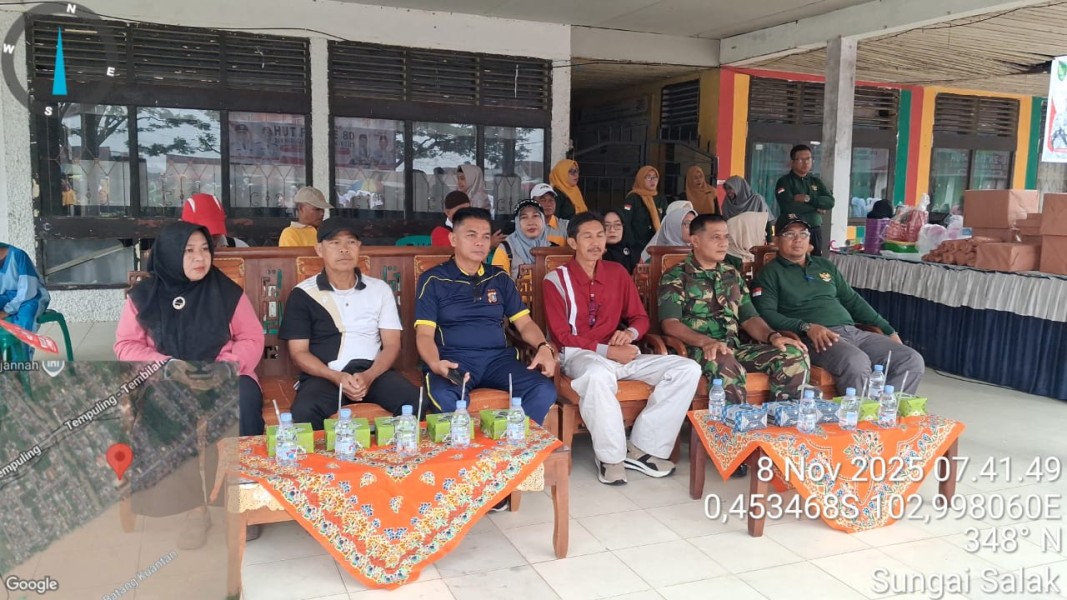 Babinsa Koramil 03/Tempuling Kawal Sukses Gerak Jalan Santai HUT PGRI ke-80