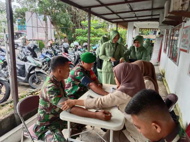 Babinsa Koramil 03/Tpl melaksanakan Donor Darah PMI Tembilahan