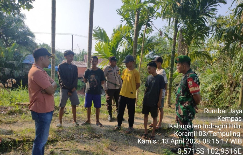 Ajakan Babinsa 03/Tpl di Tengah-Tengah Pemuda