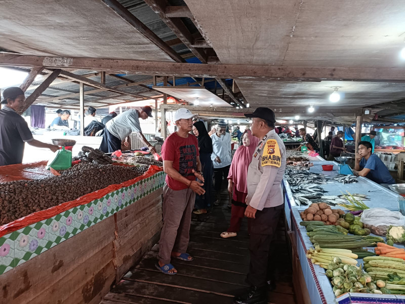 Aiptu Edysah Putra Bangun Sambang dan Patroli Pasar Mingguan Desa Belantaraya
